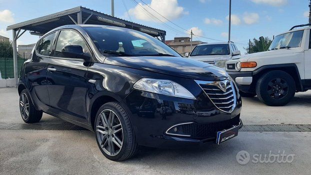 Lancia Ypsilon 1.3 MJT 95 CV 30th Anniversary