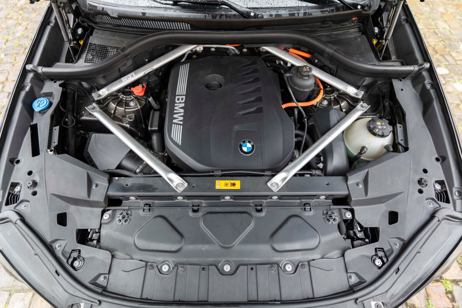 Fahrzeugabbildung BMW X5 50e xDrive M SPORT PANO LUFT KAM MASSAGE HIFI