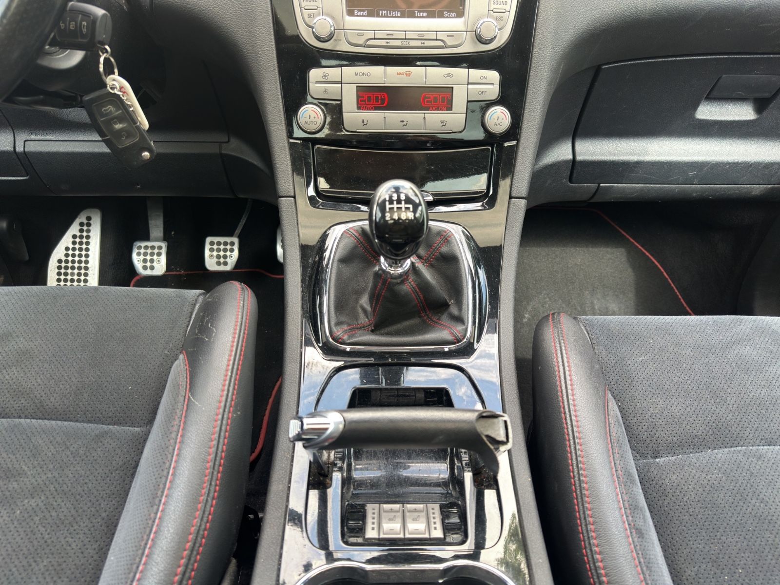 Fahrzeugabbildung Ford S-Max S-MAX Titanium S/Navi/PDC/Panorama/