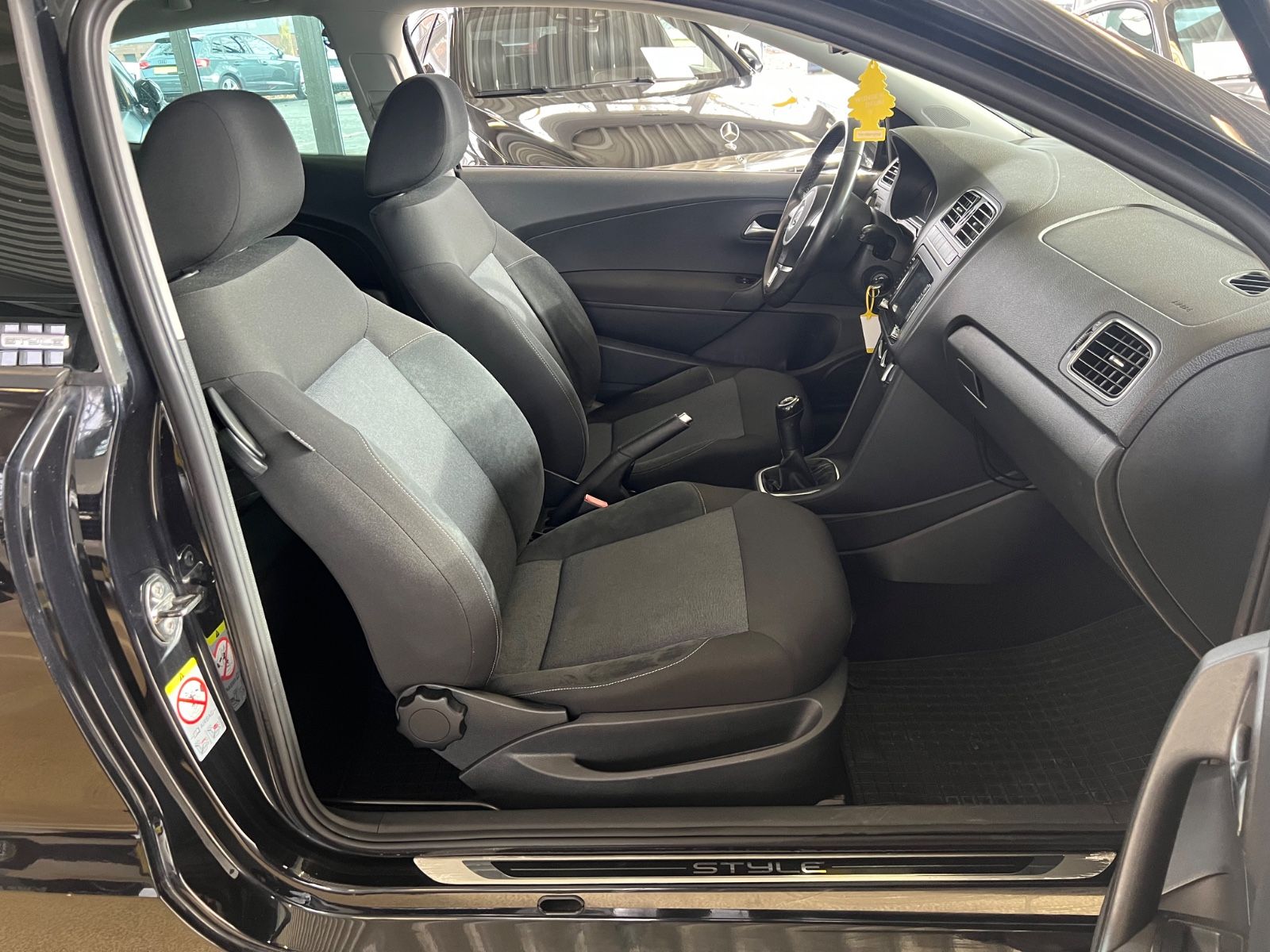 Fahrzeugabbildung Volkswagen Polo V 1.2 TDI Style *PANORAMADACH*