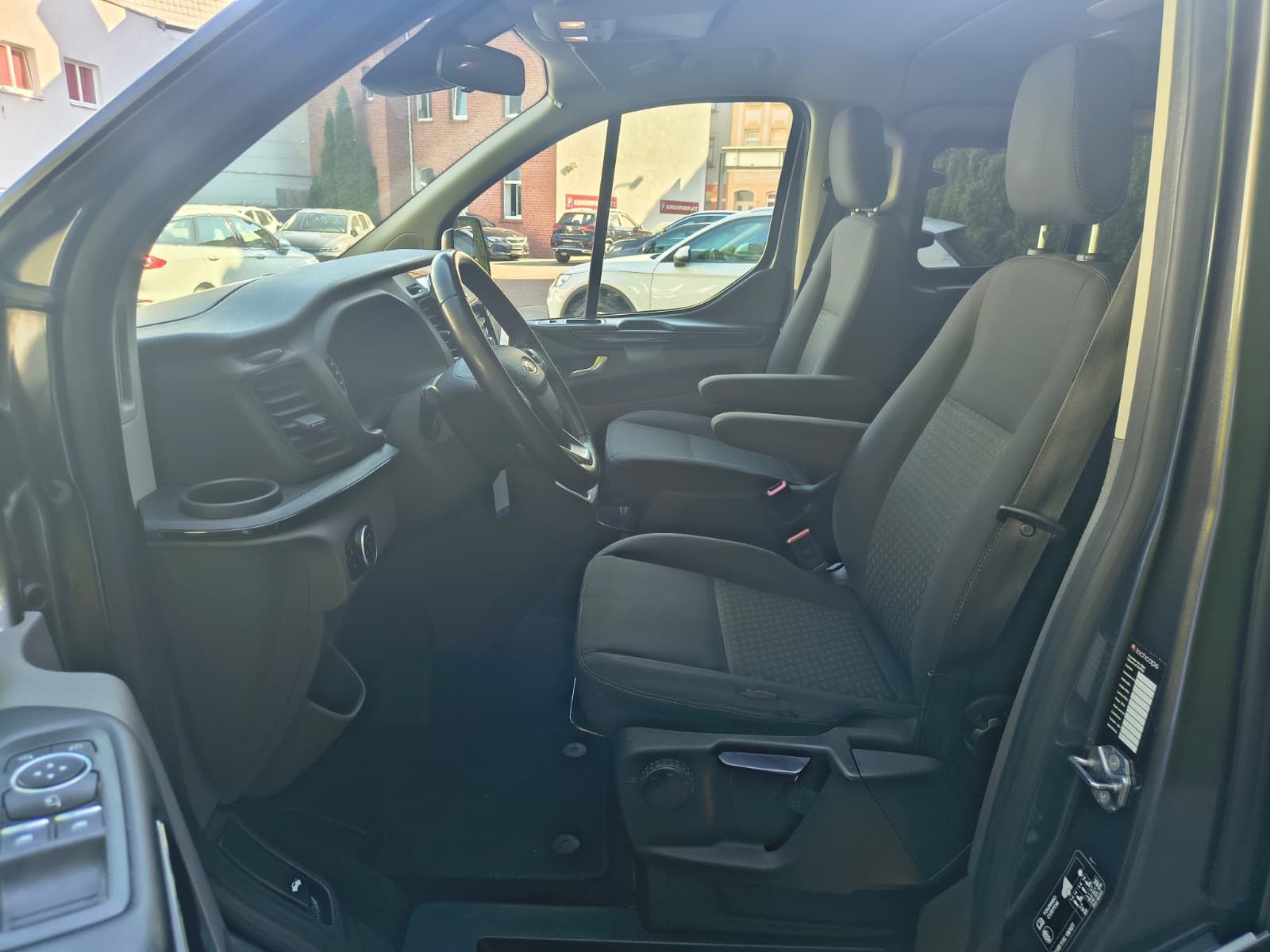 Fahrzeugabbildung Ford Tourneo Custom 320 Aut. L2 BI-XEN+SHZ+CARPLAY+8S