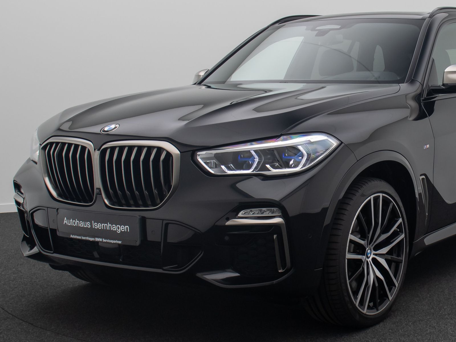 Fahrzeugabbildung BMW X5 M50i 360&deg; HUD Laser SoftCl DispKey Panorama