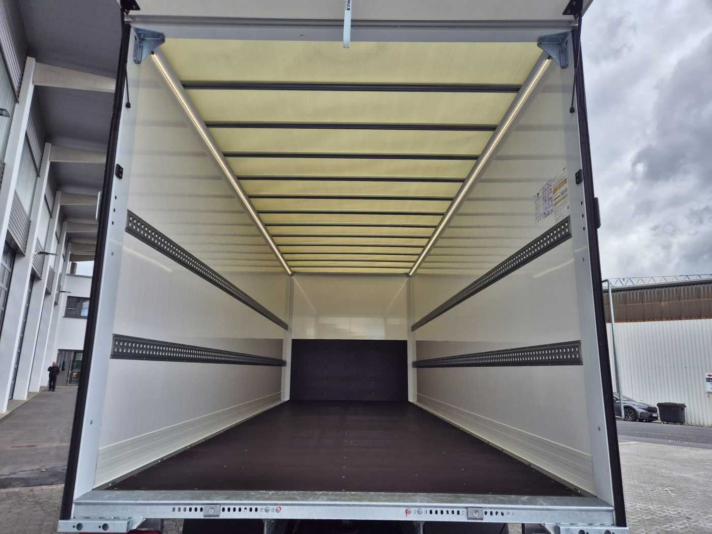 Fahrzeugabbildung Iveco AD190S40/P 4x2 Ladebordwand 2.000kg Navi ACC