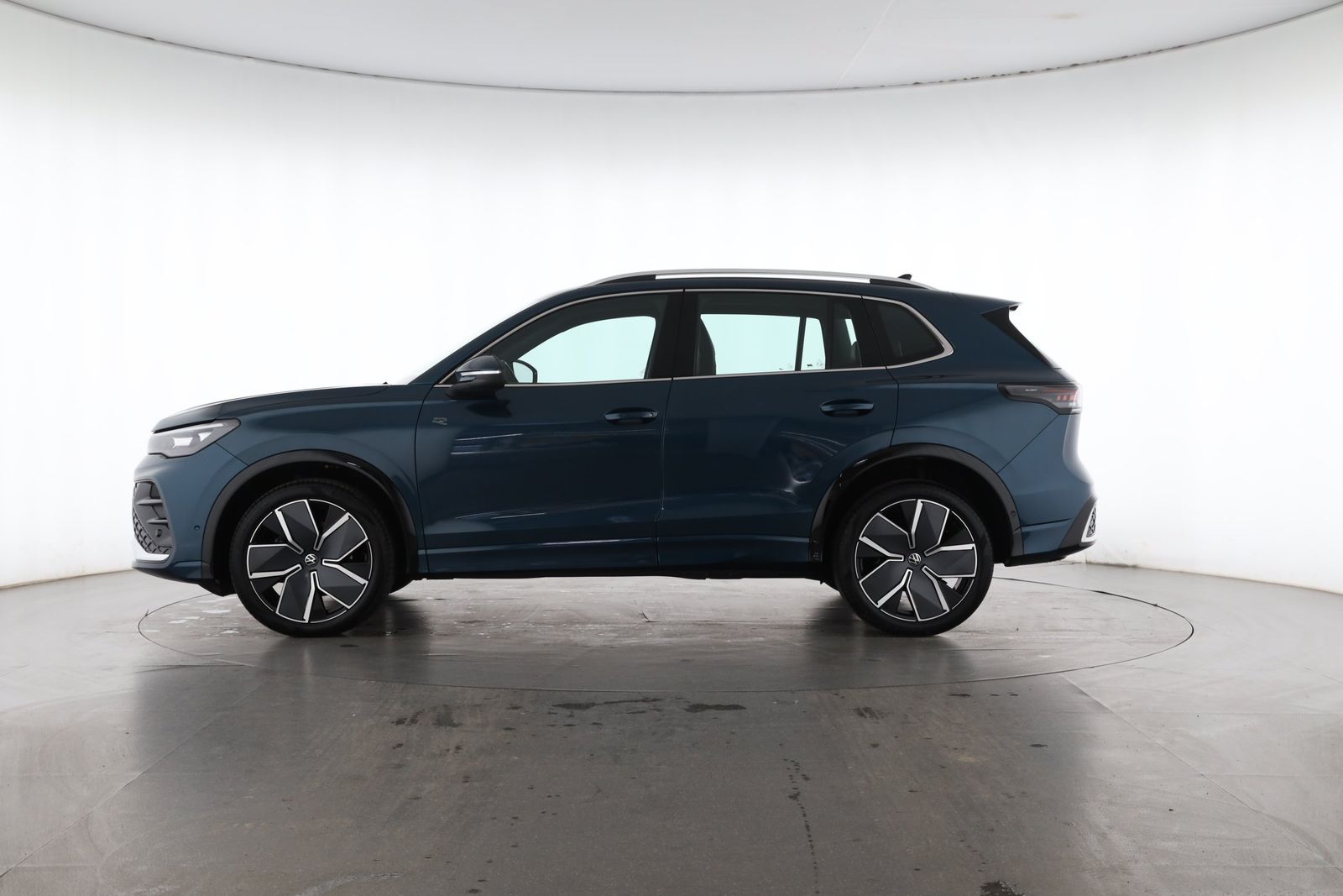 Volkswagen Tiguan 2.0 TSI DSG 4MOTION R-Line NAVI AHK foto 3