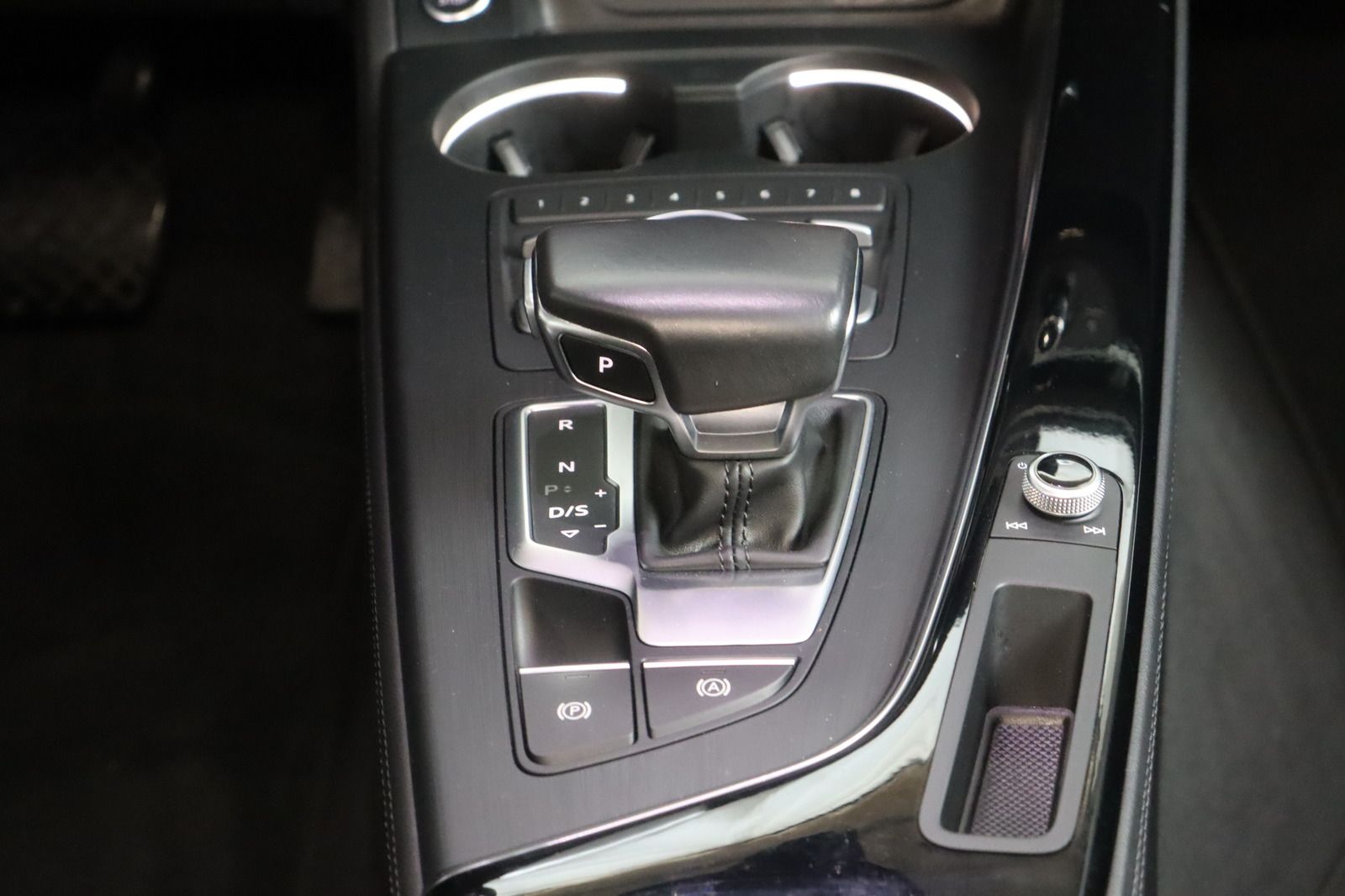 Fahrzeugabbildung Audi A4 Avant 3.0 TDI design * HUD * AHK