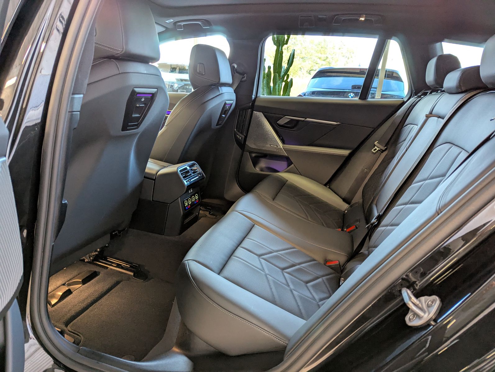 BMW 520 d M-Sport Innov.-Paket H/K LED Pano AHK 360° - Image 13