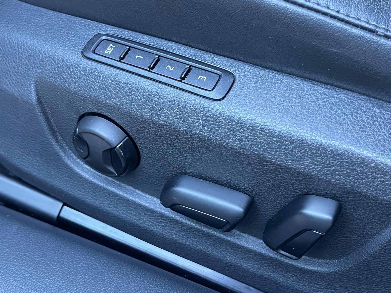 Fahrzeugabbildung SKODA Superb 2.0 TDI*DSG*SHZ*PDC*AHK*Navi*Leder*