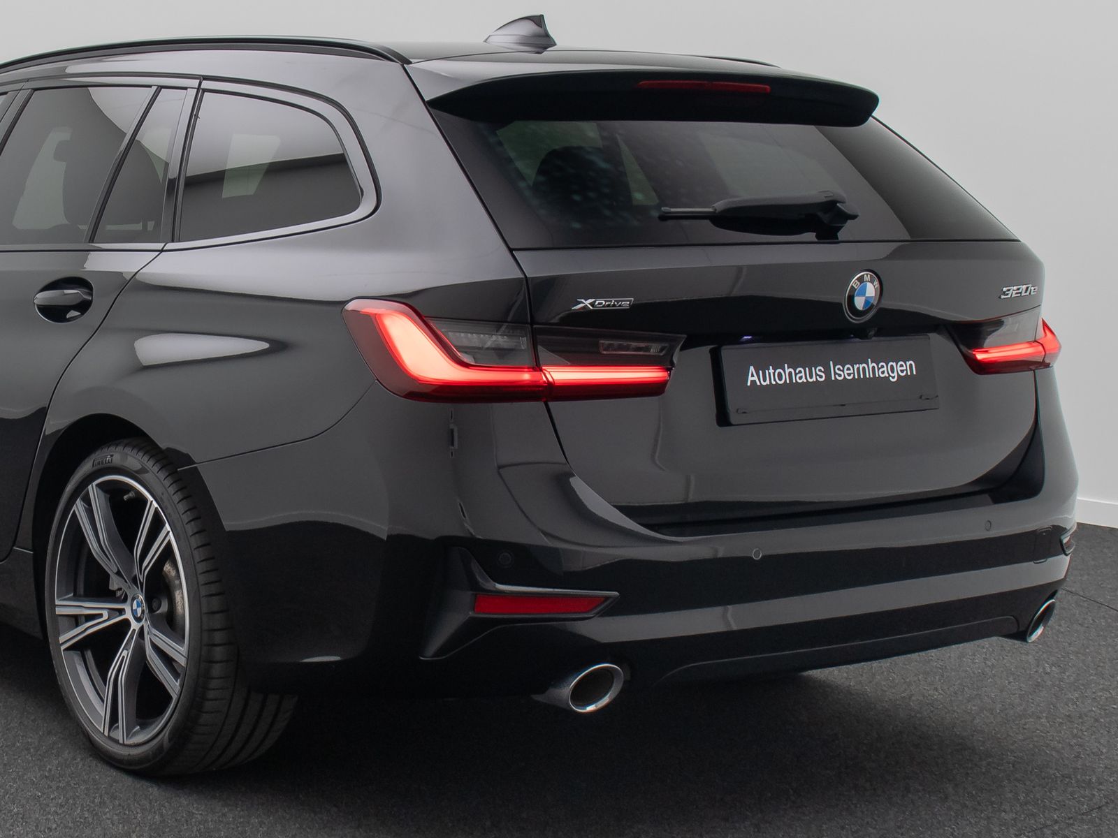 Fahrzeugabbildung BMW 320e xD Sport Line DAB Laser HUD HiFi Panorama