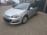 Opel Astra J Sports Tourer Selection 1.Hd.Scheckheftg - Opel Astra: J Selection