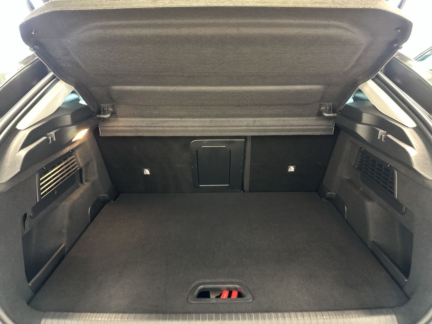 Fahrzeugabbildung Citroën C4 e- Shine 100 Navi 360 Kamera SHZ CarPlay DAB