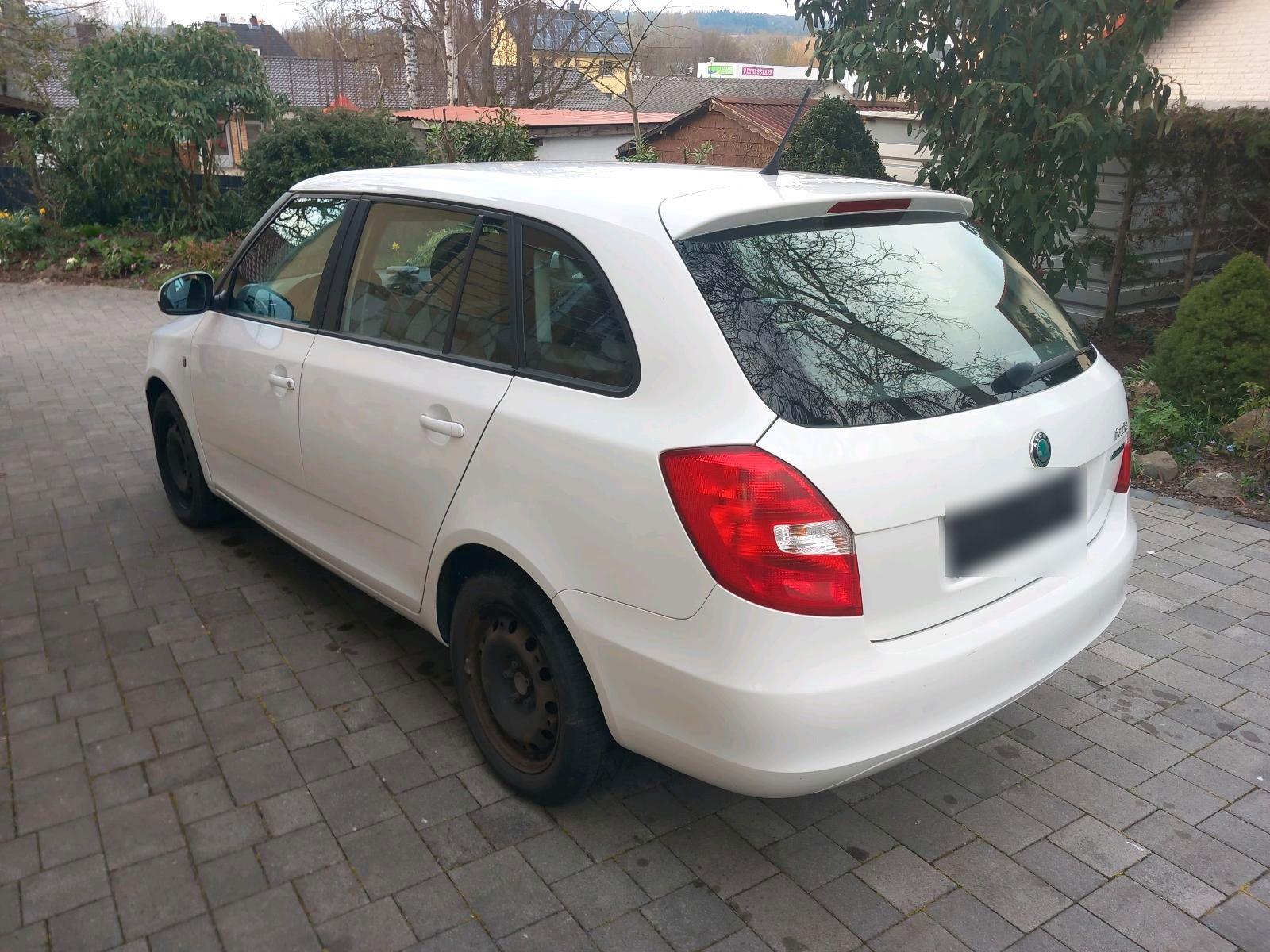 Skoda Fabia 2012 — rear view