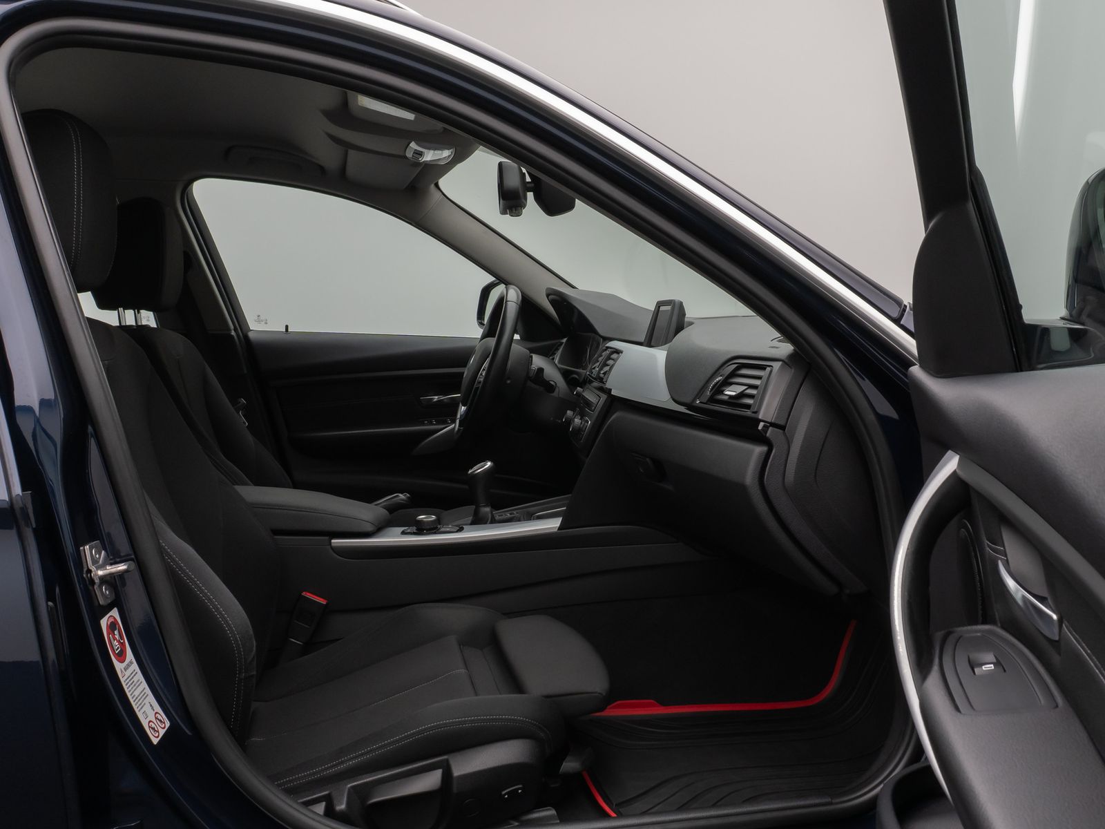 Fahrzeugabbildung BMW 320i Sport Line PDC Xenon AHK Geschwindigkeitsre