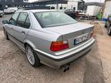 BMW E36 320i limousine - BMW 320 aus 1996: 320i