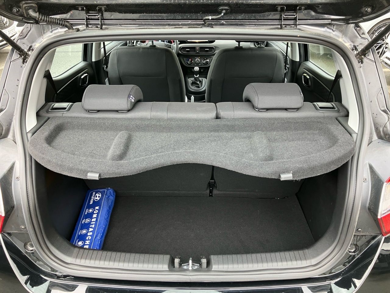 Fahrzeugabbildung Hyundai i10 SELECT Fernlichtass. Kam. Navi PDC SpurH