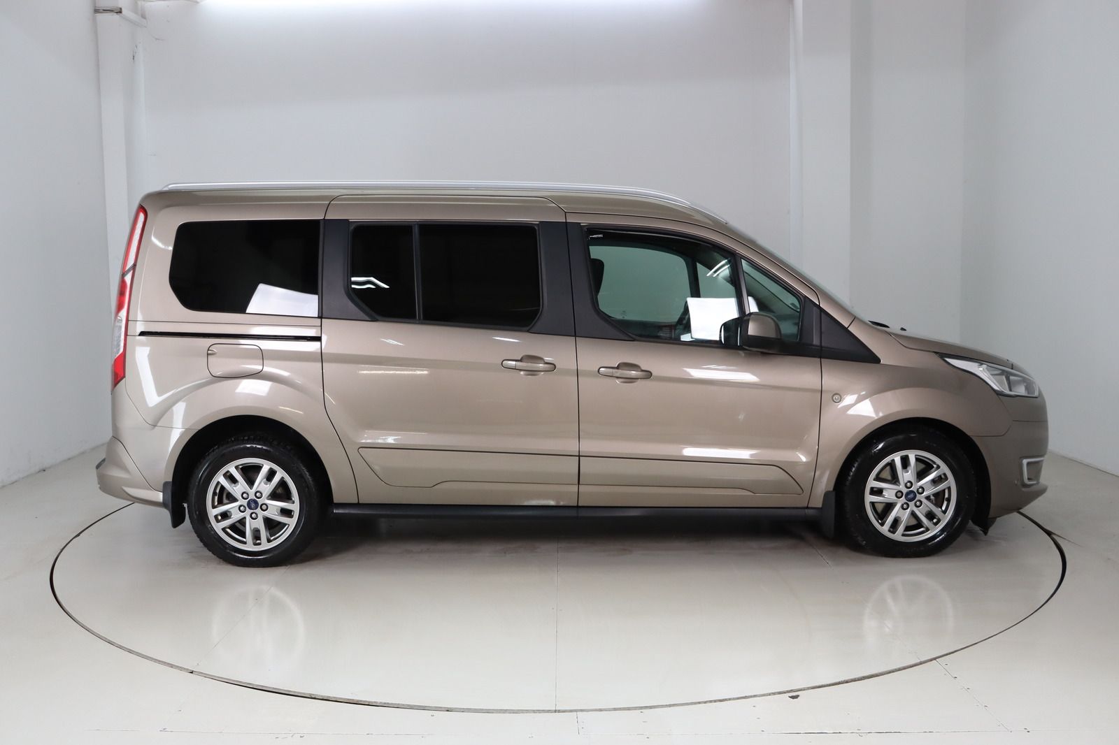 Fahrzeugabbildung Ford Grand Tourneo Connect 1.5 ECOBLUE Titanium
