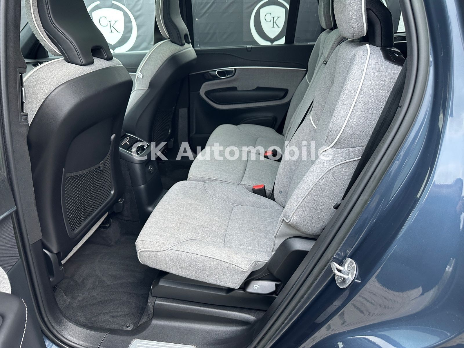 Fahrzeugabbildung Volvo XC90 T8 Ultimate Dark AWD/7 Sitze/Head-Up/LED