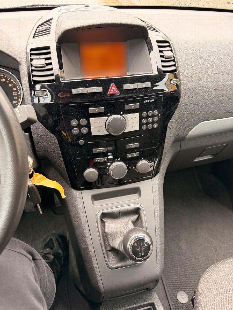 Opel Zafira 2012 — photo 13
