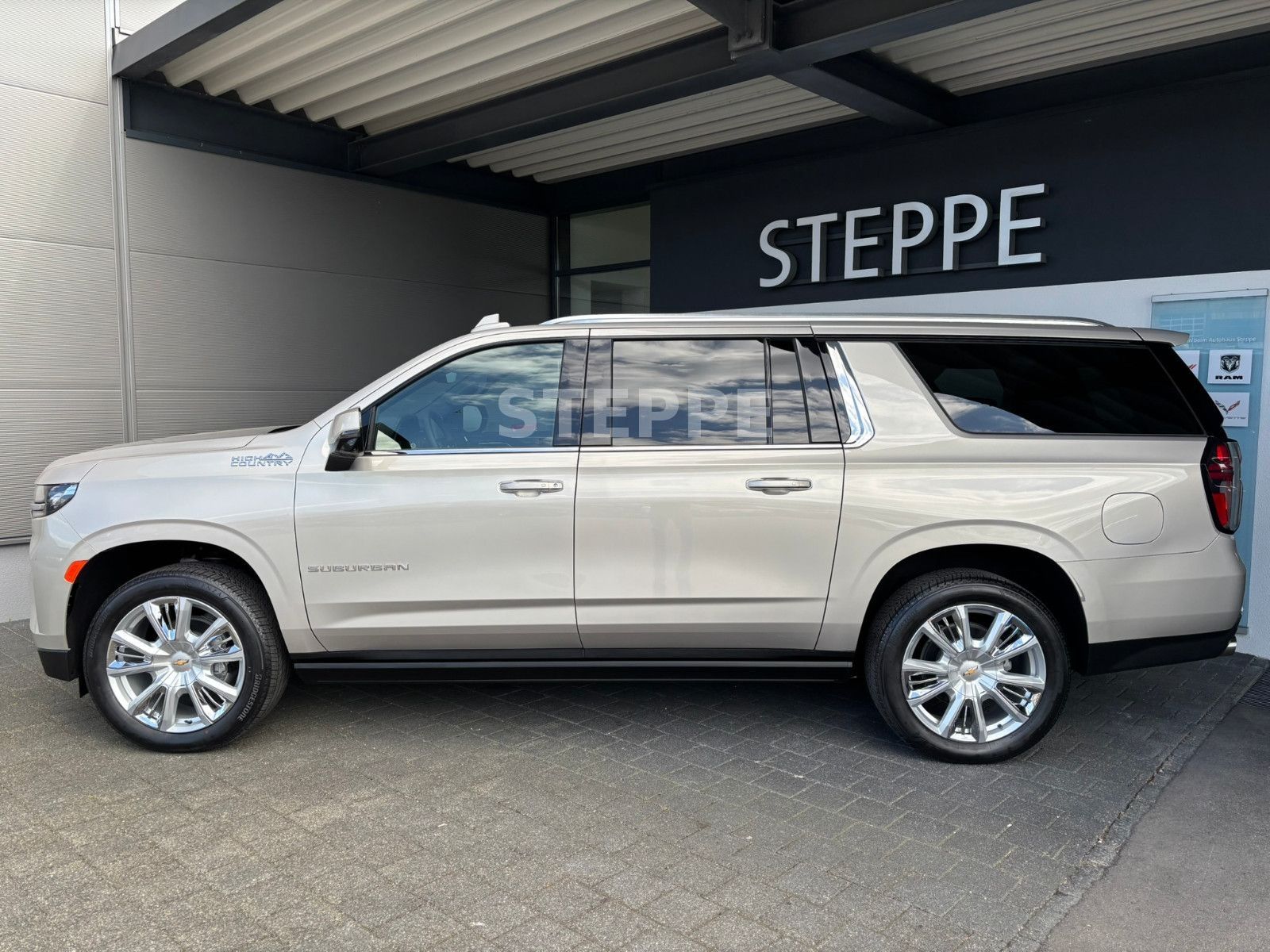 Chevrolet Suburban 6,2 High Country AHK  22"Alu; Luftfeder