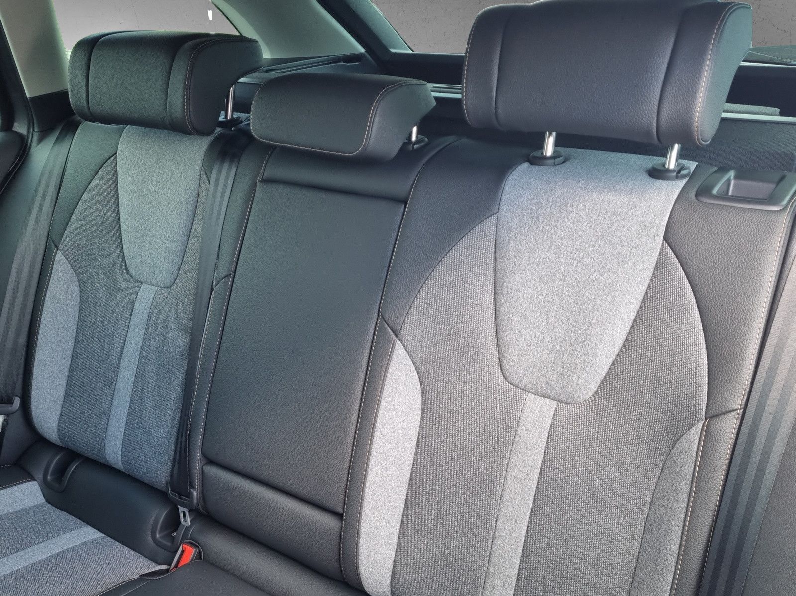 Fahrzeugabbildung SKODA Octavia Combi Tour 2.0 TDI AHK Licht&Sicht+ Win+