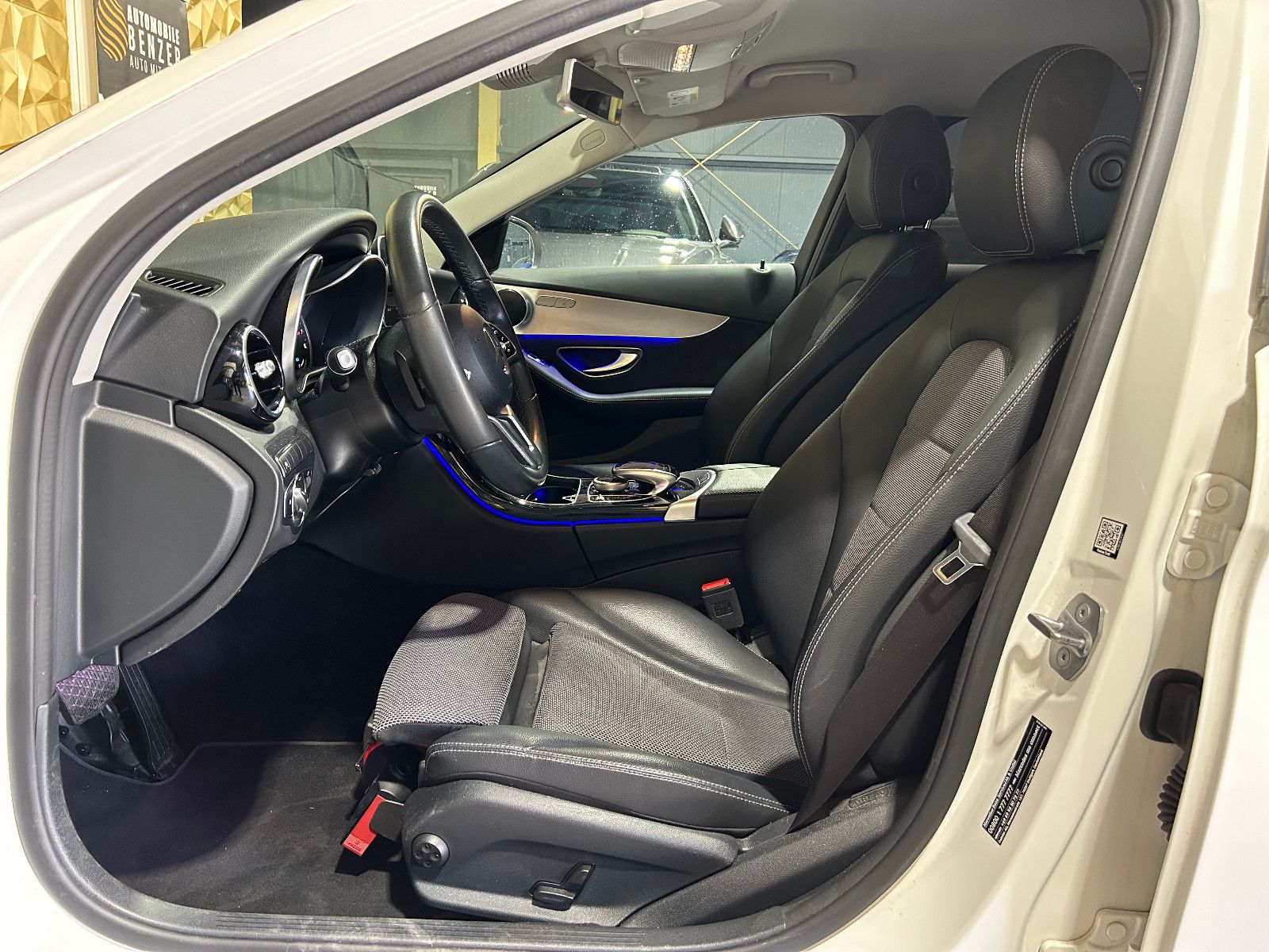 Fahrzeugabbildung Mercedes-Benz C 200 T-Modell/NAVI/KAMERA/APPLE/AMBIENTE/SHZ