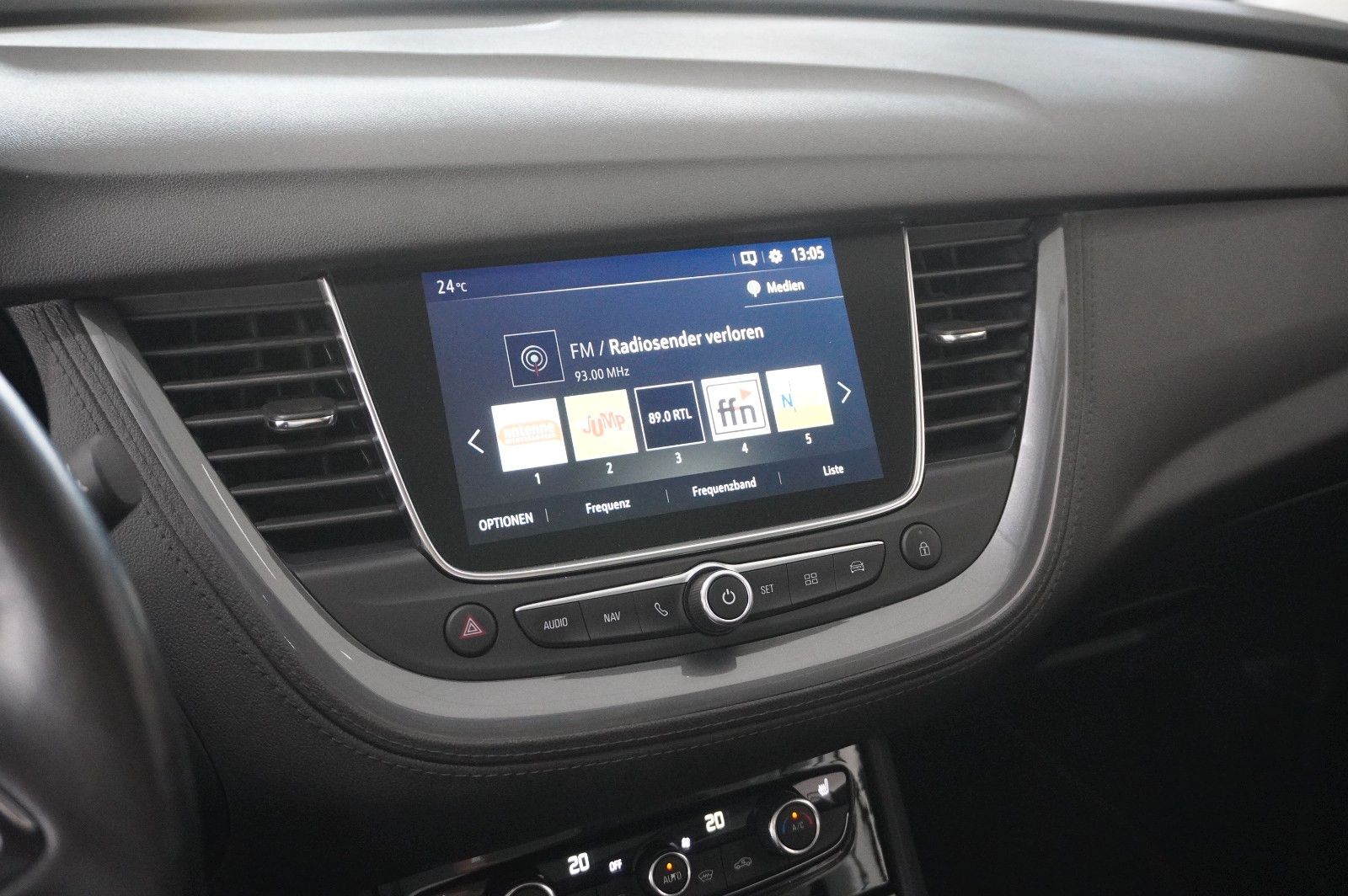 Fahrzeugabbildung Opel Grandland (X) 1.2T INNOV. NAVI/LED/KAMERA/PANO.