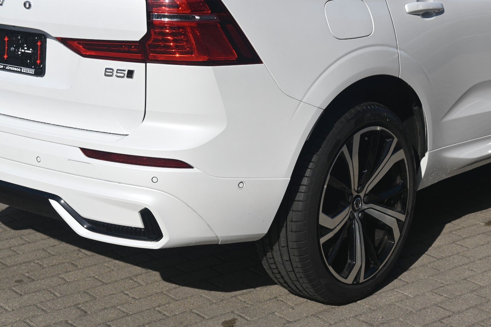 Fahrzeugabbildung Volvo XC60 B5 AWD Plus Dark*LED*PANO*360*H&K*BLIS