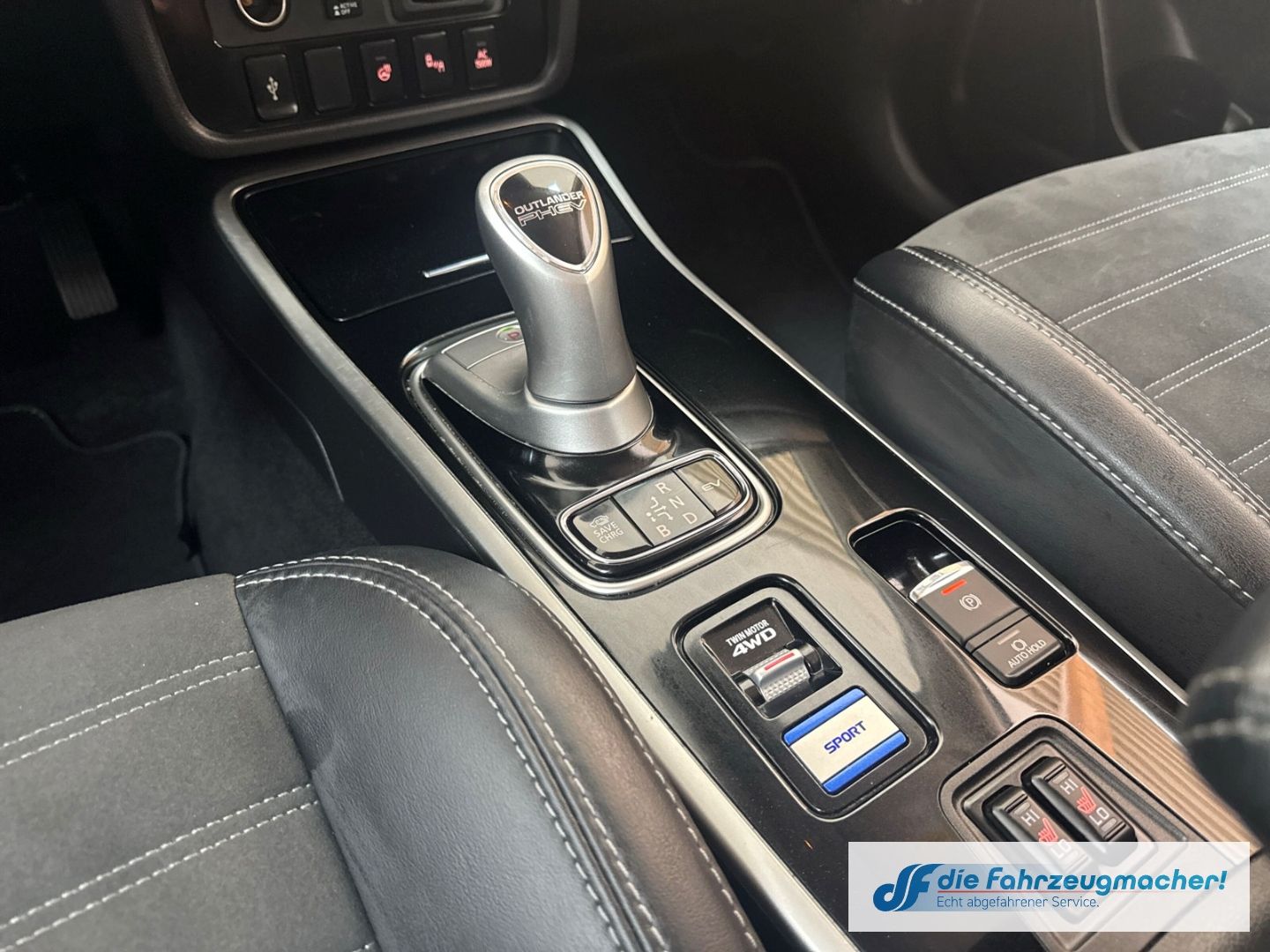 Fahrzeugabbildung Mitsubishi Outlander PHEV Plus 4WD StandHZG LED ACC El. Hec