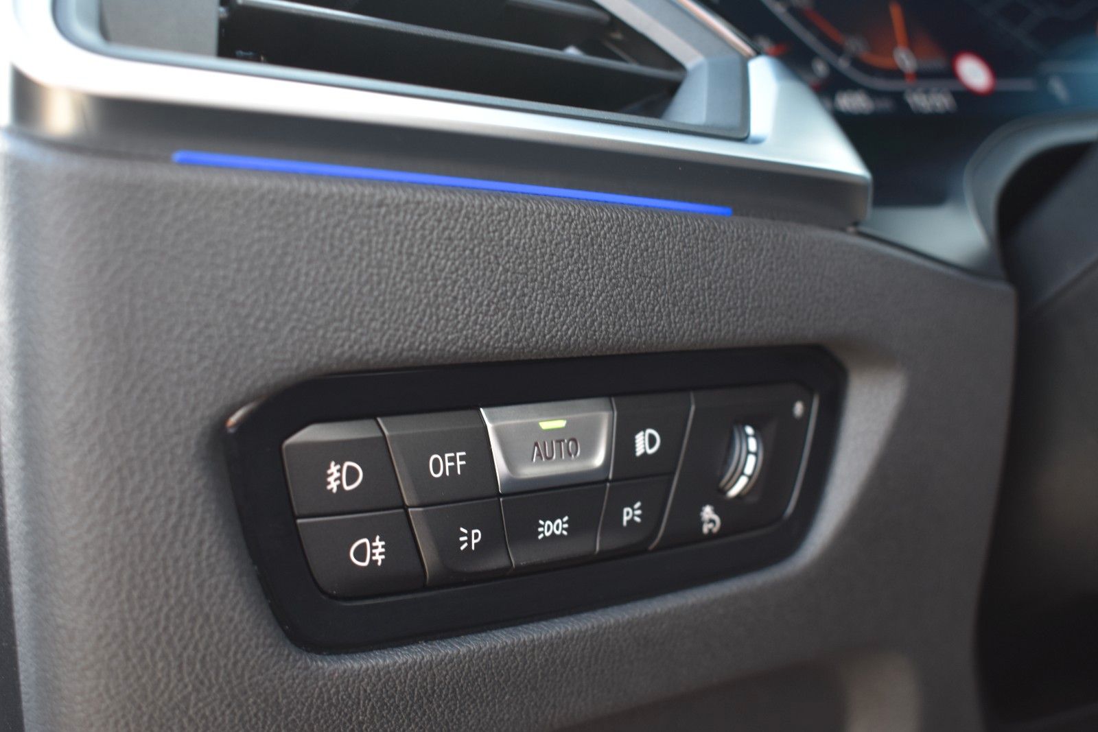 Fahrzeugabbildung BMW 318d Touring SPORT-L/M-SPORT/SHADOW/LED/DAB/PDC