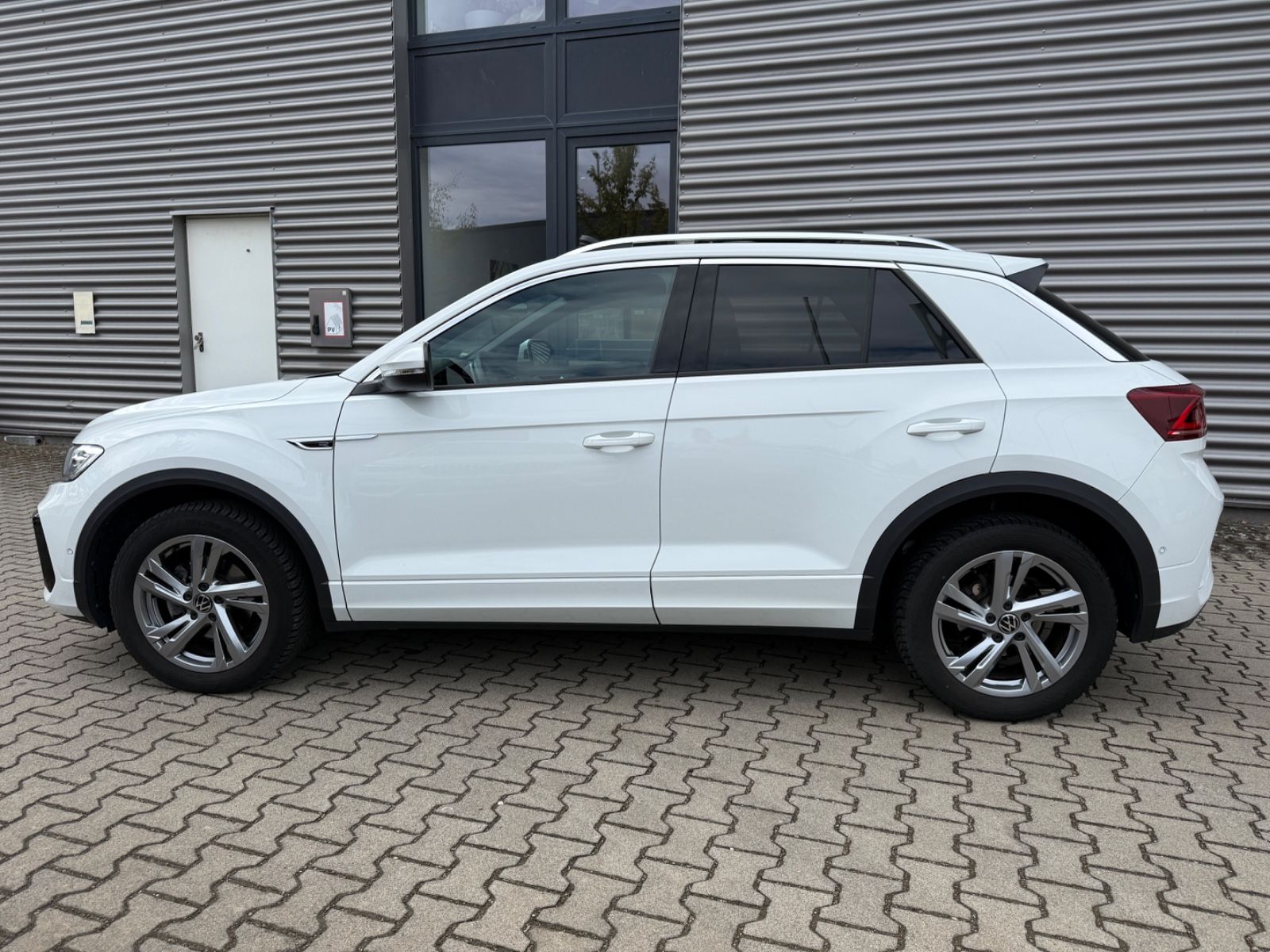 Volkswagen T-Roc 2.0 TDI SCR R-Line,PANORAMA,KAMERA,NAVI,IQ imagem 3