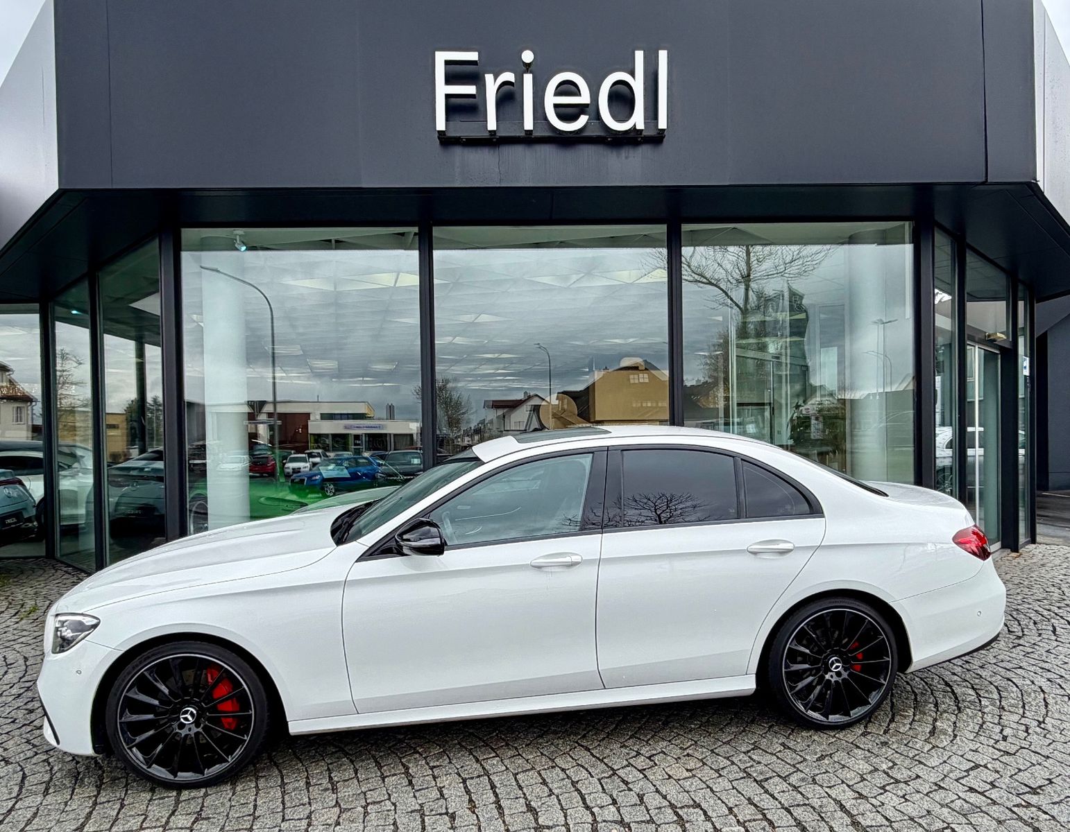 MERCEDES-BENZ E 220d AMG, LED, Kamera, Night, Totwinkel, GLSD,