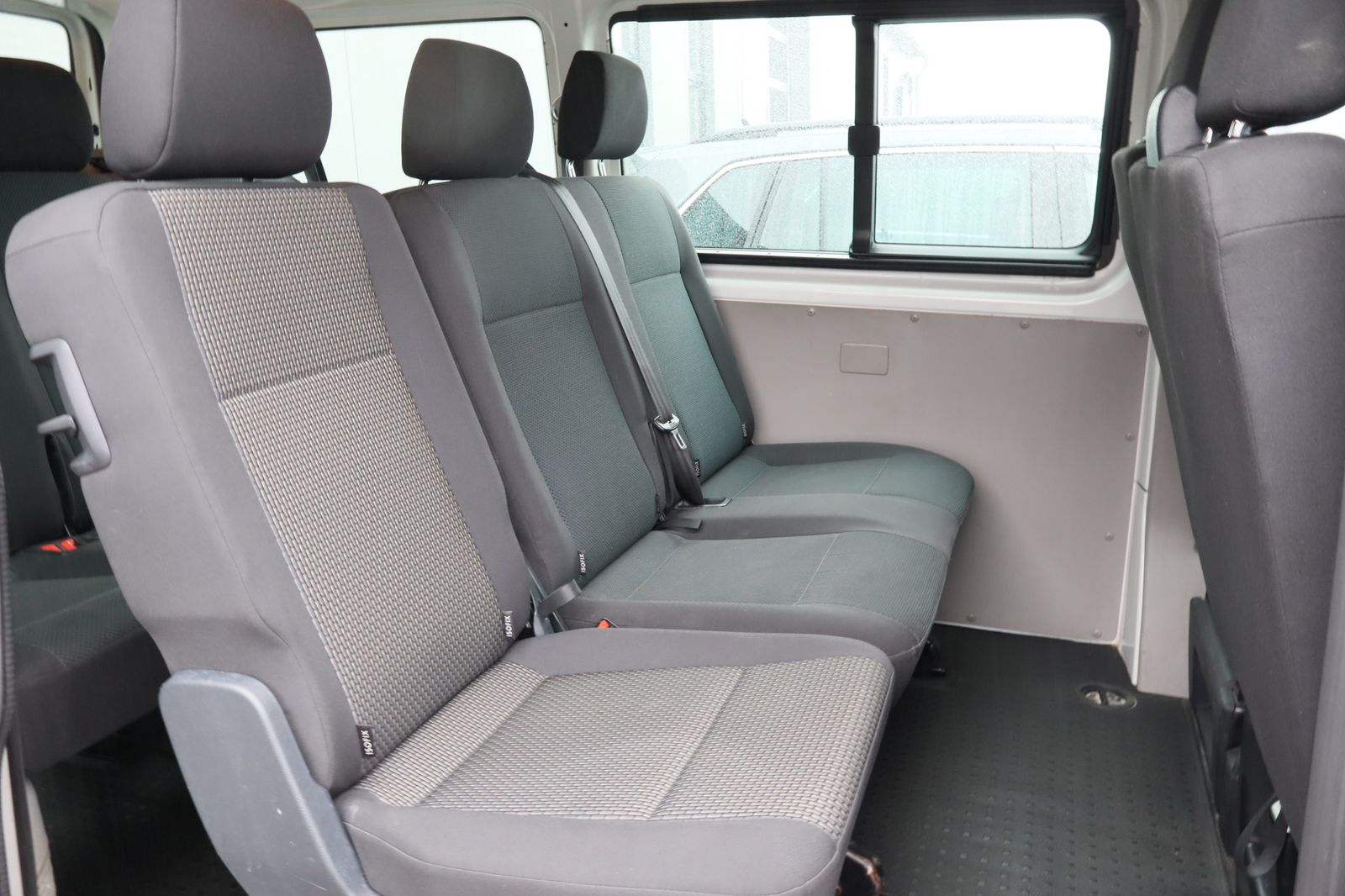 Fahrzeugabbildung Volkswagen T6 Kombi Kombi 2.0 TDI DSG 9-Sitzer BLUETOOTH+AH