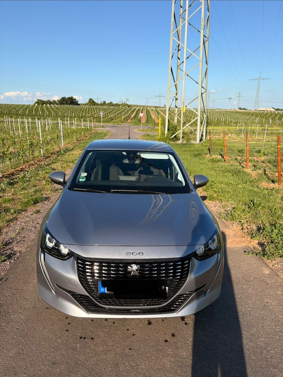 PEUGEOT 208