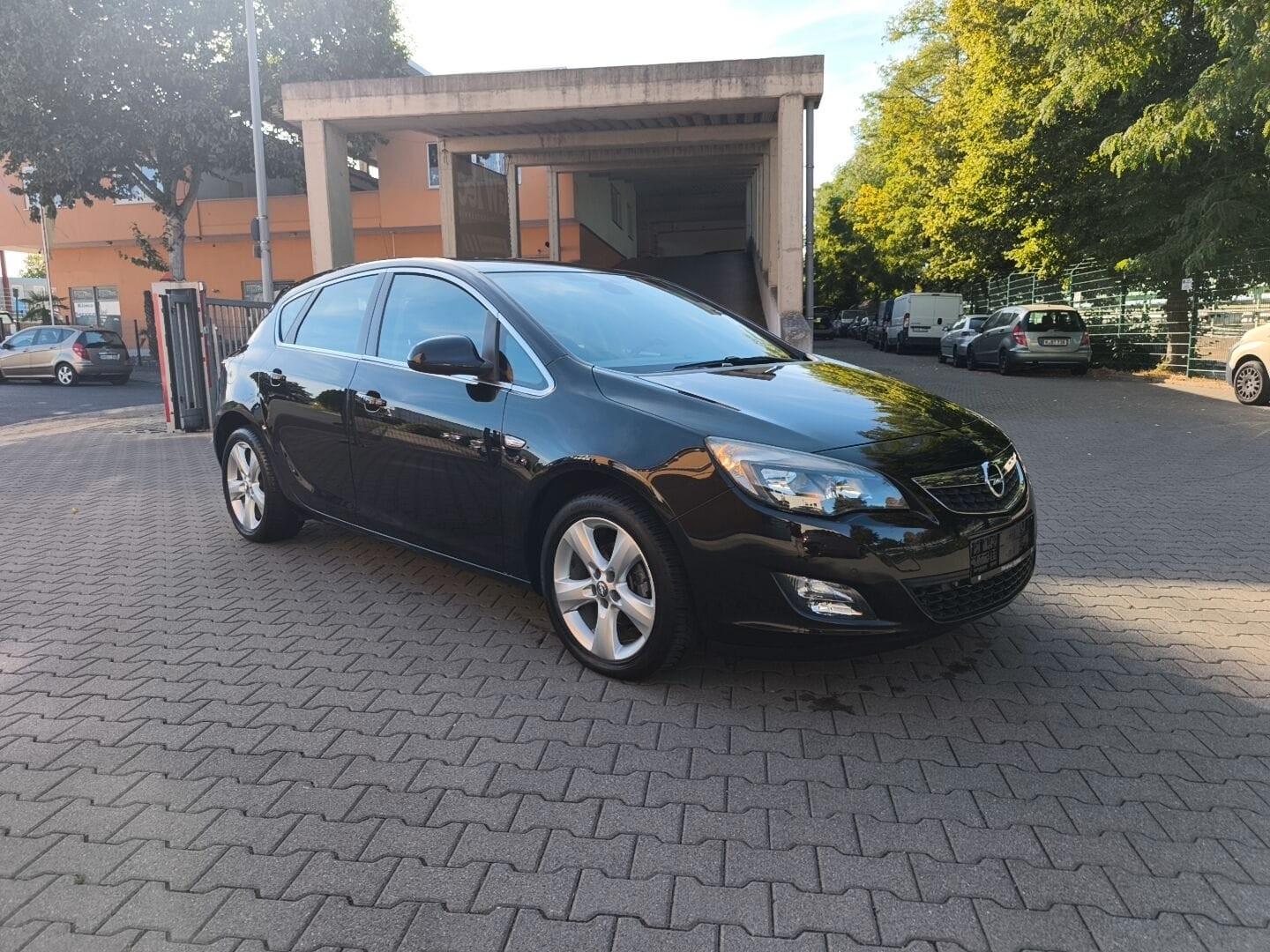 Opel Astra J Lim. 5-trg. Sport