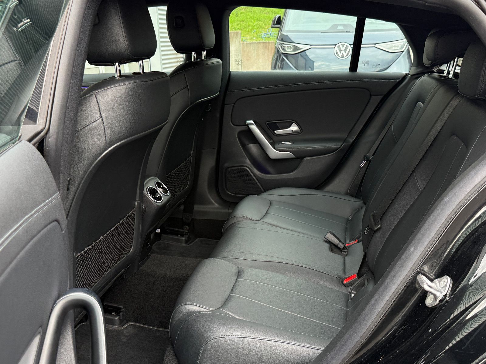 Fahrzeugabbildung Mercedes-Benz CLA 250e Shooting Brake Aut Leder Navi LED SHZ