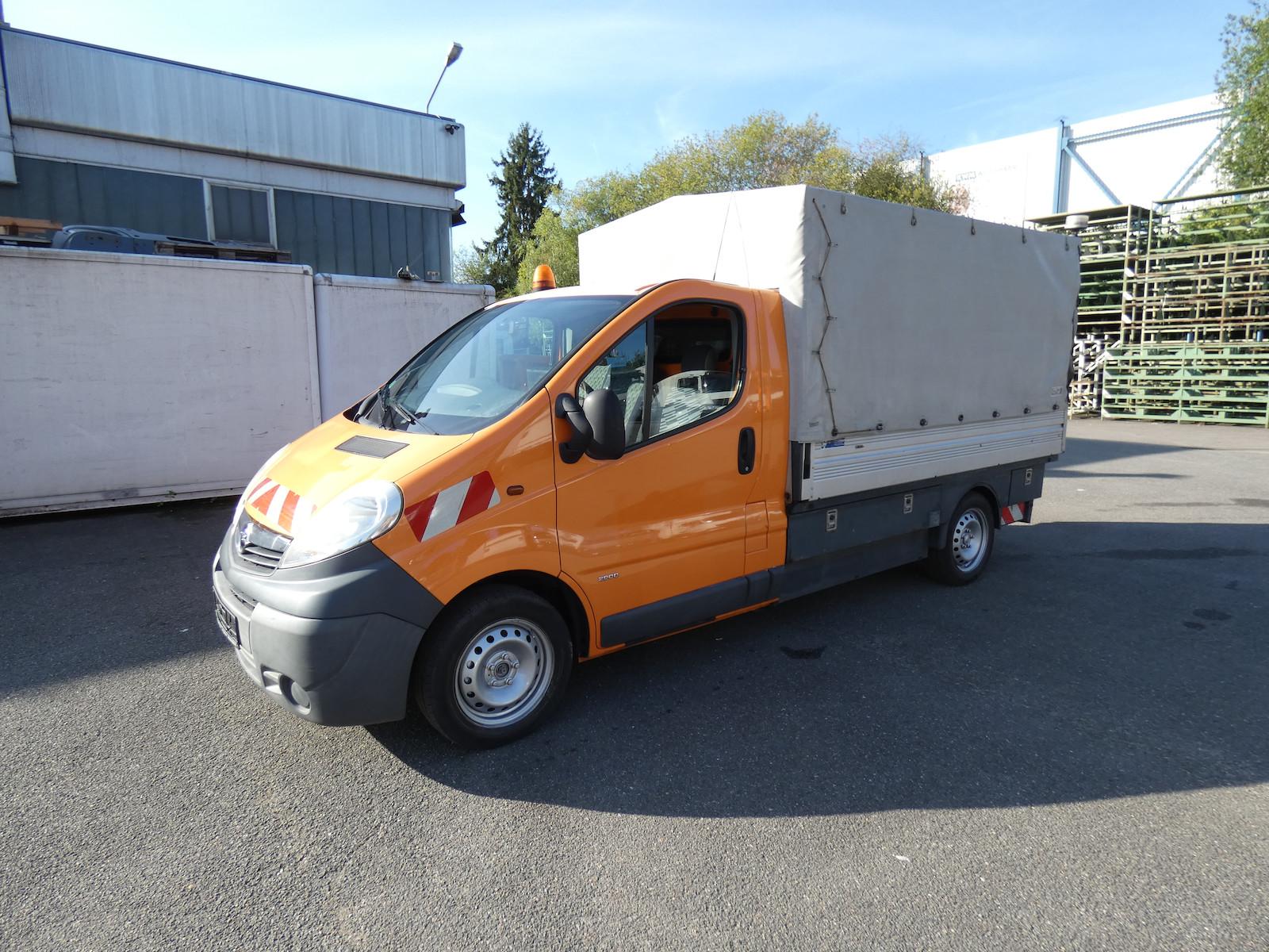 Opel Vivaro Pritsche- Plane