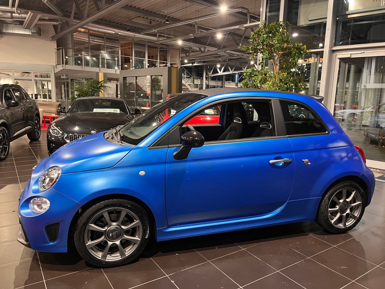 Fahrzeugabbildung Abarth 595C -BLAU MATT- LED  CARPLAY DAB ALU