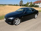 BMW 330i Coupé - Topzustand mit wenig Kilometern - BMW 330 mit Benzin-Antrieb: Coupé