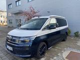Volkswagen T7 California OCEAN - viele Extras - blaue Volkswagen T7 California