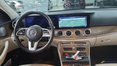 Fahrzeugabbildung Mercedes-Benz E 220d Lim. 4Matic Avantgarde Navi LED Leder AHK