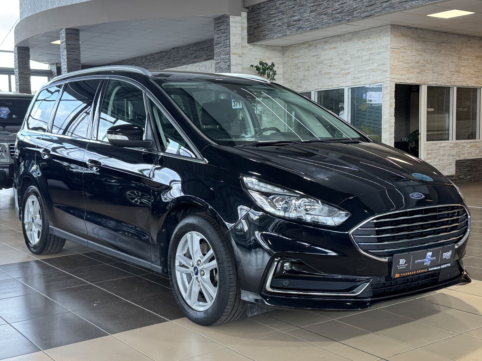 Ford Galaxy Titanium 7-Sitzer Navi ACC AHK SHZ LED