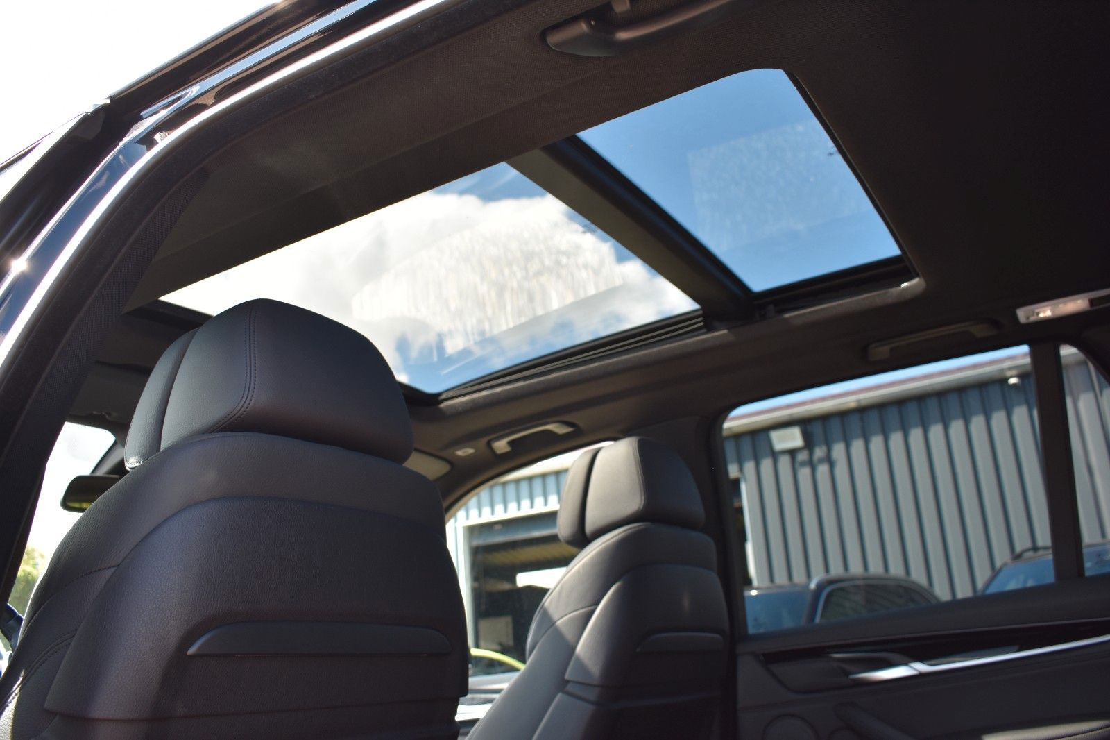 Fahrzeugabbildung BMW X5 40d xDrive M Sport Keyless Pano Kamera LedHUD