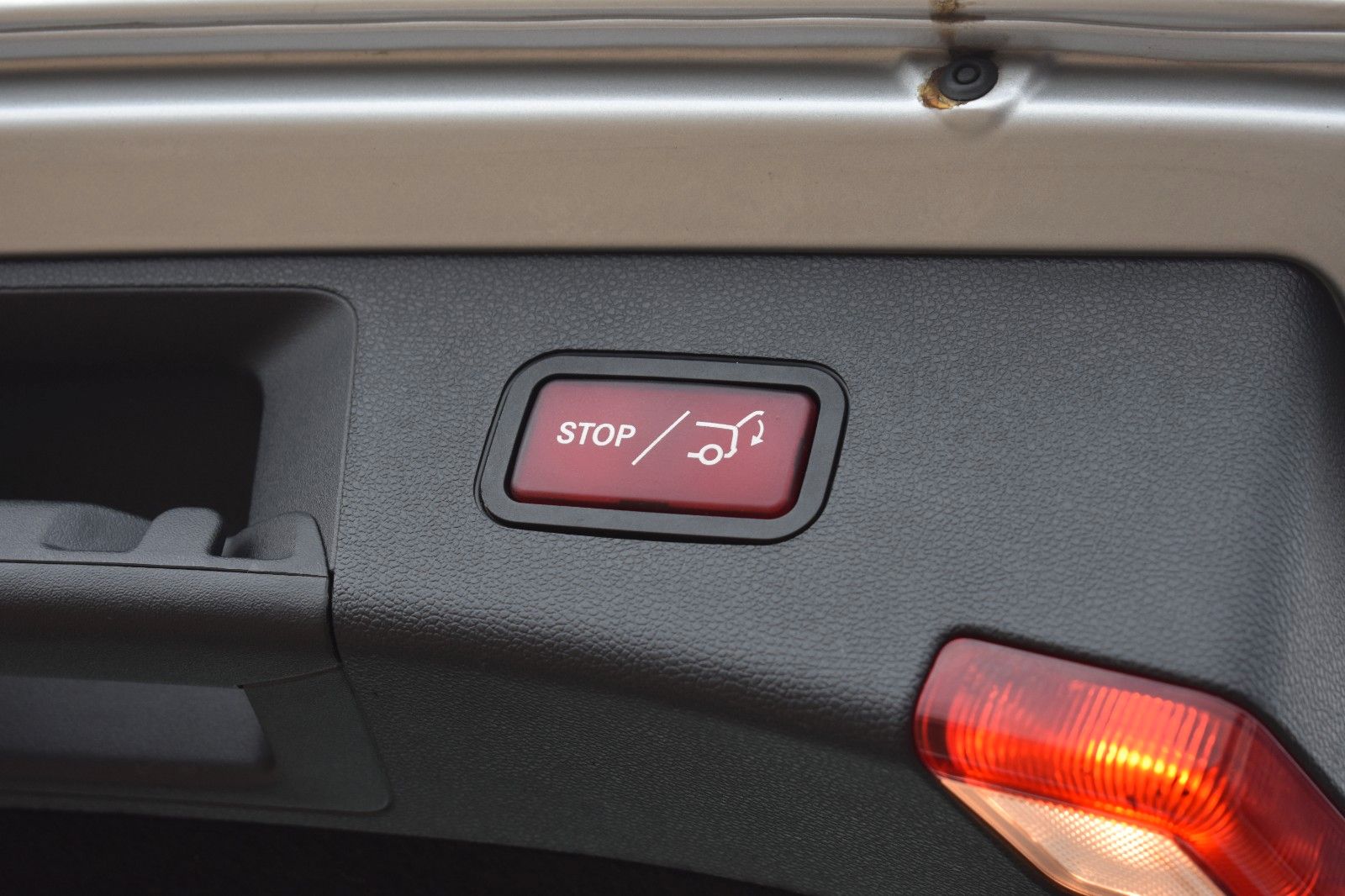 Fahrzeugabbildung Mercedes-Benz E 220 E T-Modell E 220 CDI BlueEfficiency