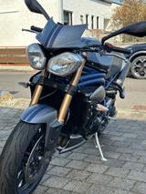 Triumph Speed Triple 1050 R - Triumph Speed Triple S