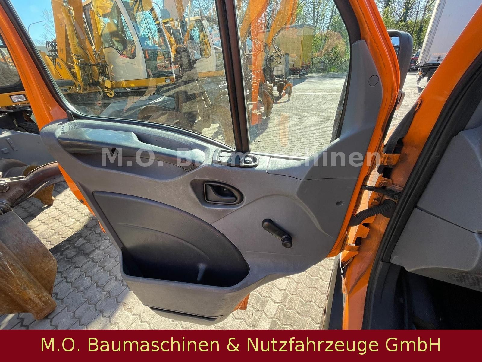 Fahrzeugabbildung Iveco Daily 35S12 A D/P / Doka / 3,5 t / Euro 3/