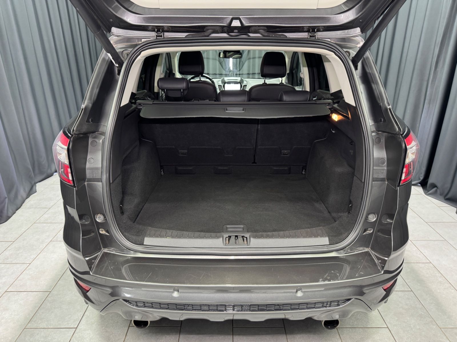 Fahrzeugabbildung Ford Kuga Vignale|SONY|AHK|NAVI|LEDER