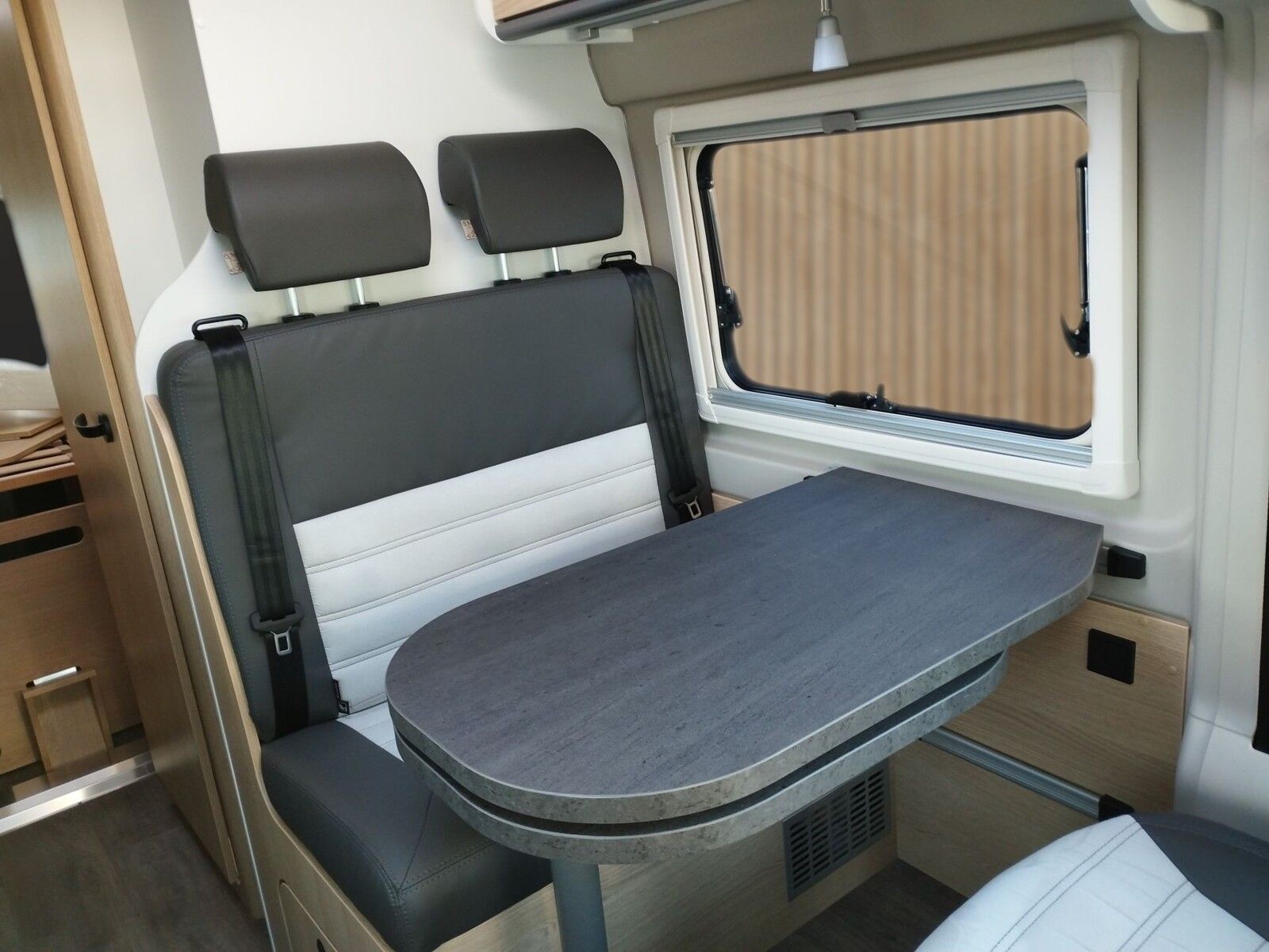 Fahrzeugabbildung Sunlight Adventure Cliff 640 Automatik, Dörr Edition, LTE