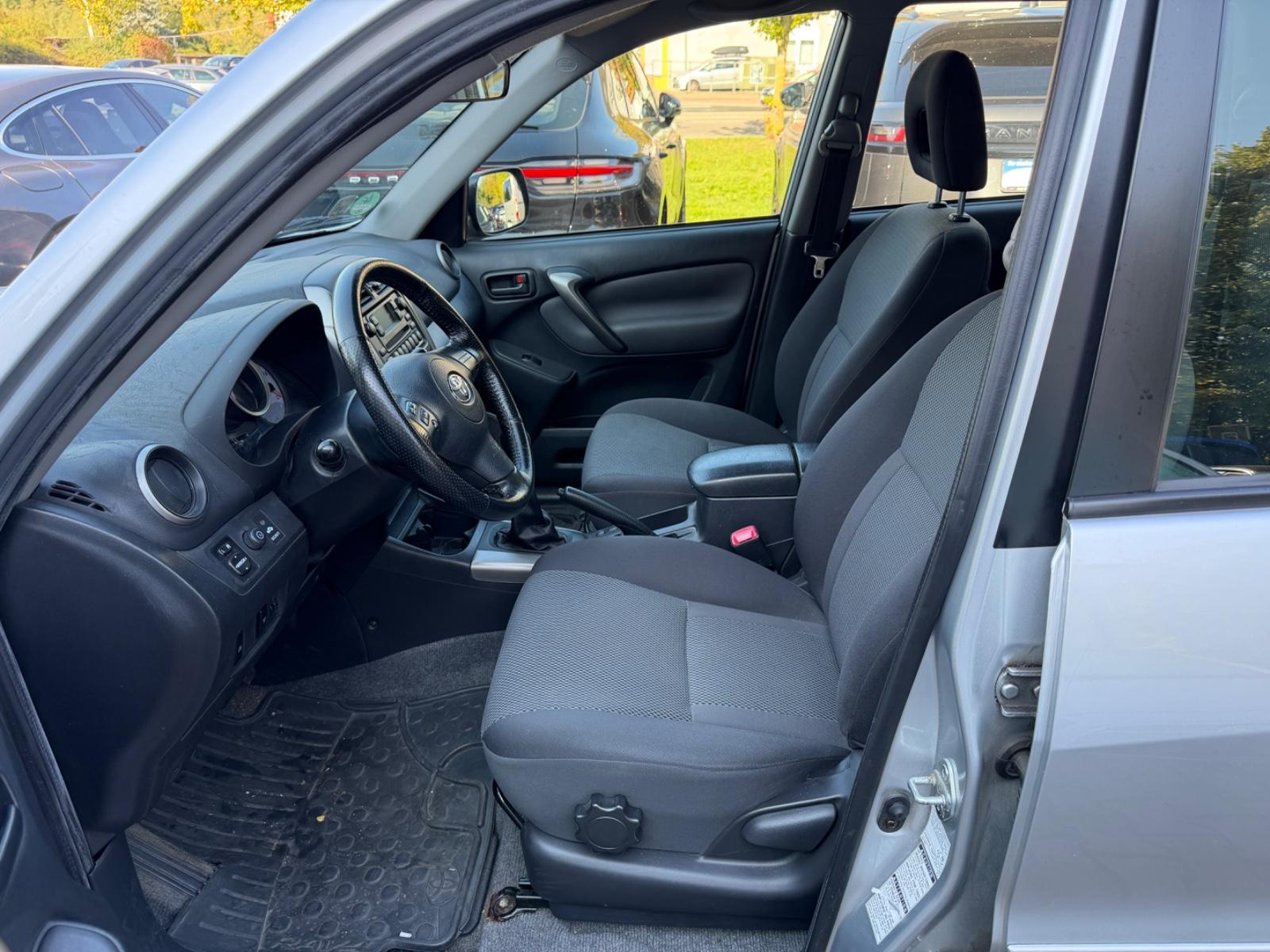 TOYOTA RAV4 - 2.0 D-4D  4X4 - 116 CV - BVM - VOLANT CUIR