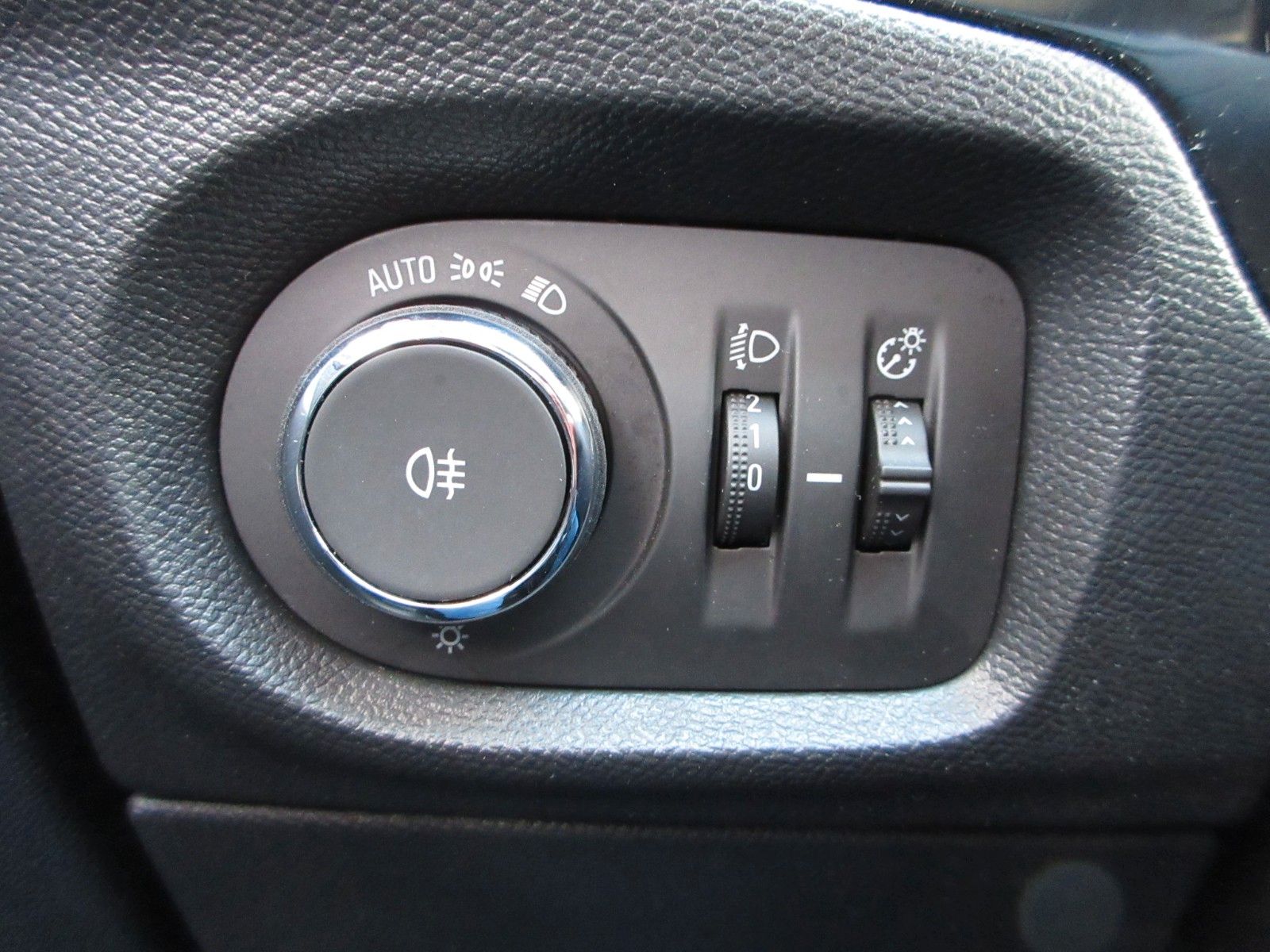 Fahrzeugabbildung Opel Corsa F Elegance 1.2T LED/NAVI/PDC/ALU