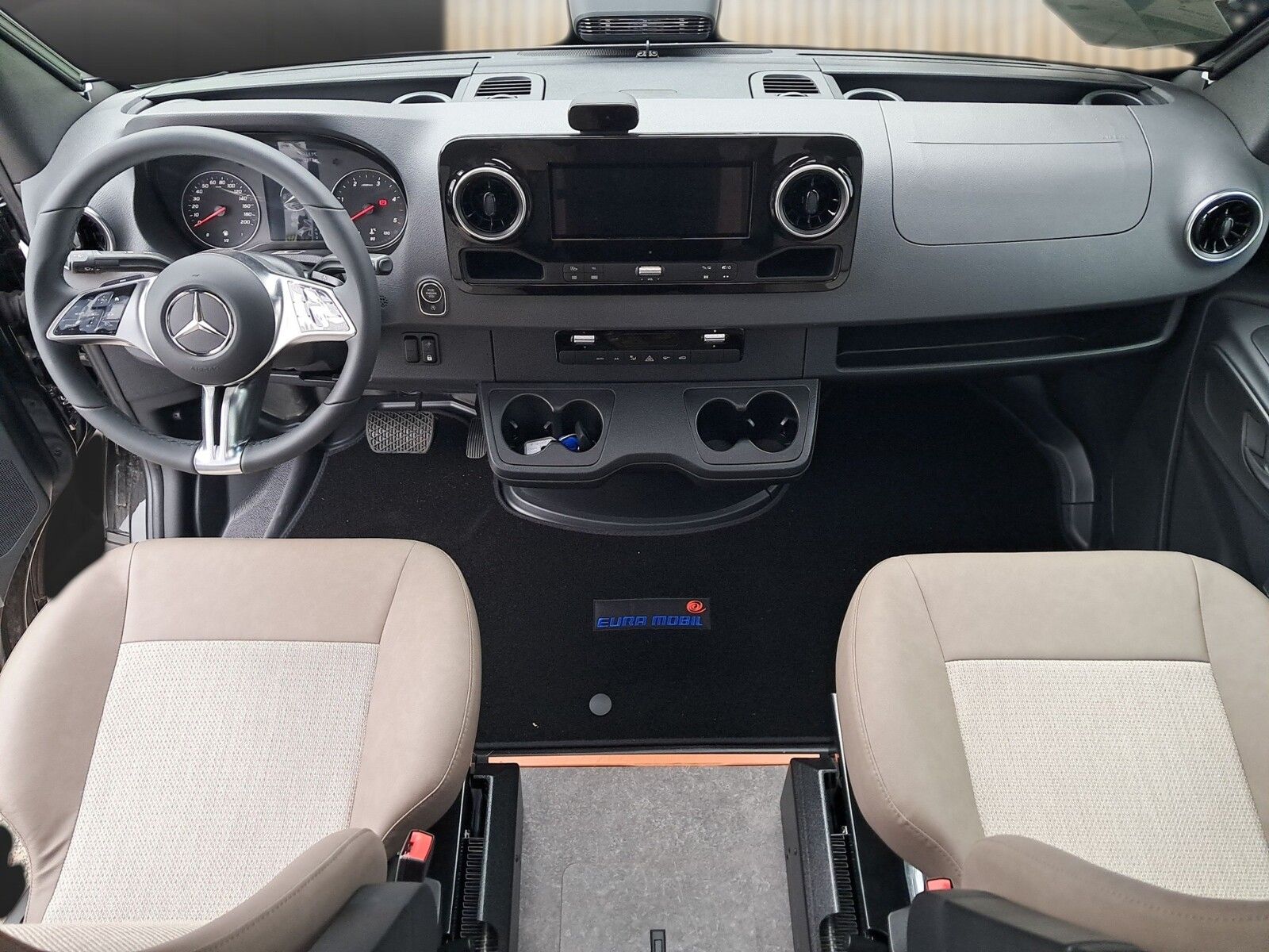 Fahrzeugabbildung Eura Mobil Profila T PT 726 EF Dörr 30 Jahre Sonderedition