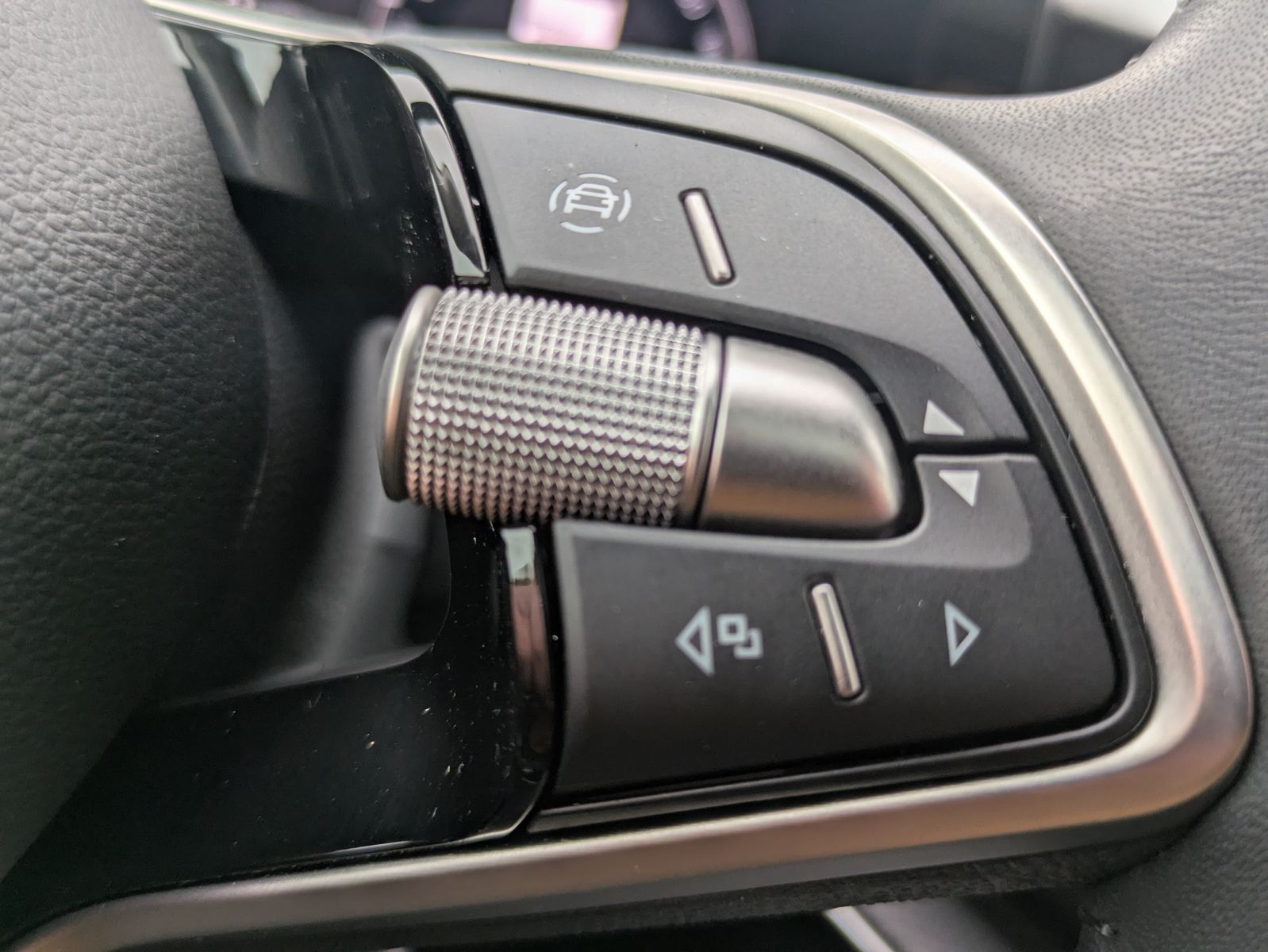 Fahrzeugabbildung SKODA Superb 2.0 TDI 4x4 Selection MATRIX*AHK*PANO*19"